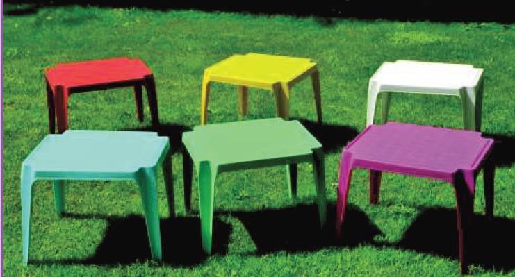 Kleurrijke kunststof tuintafel voor kinderen